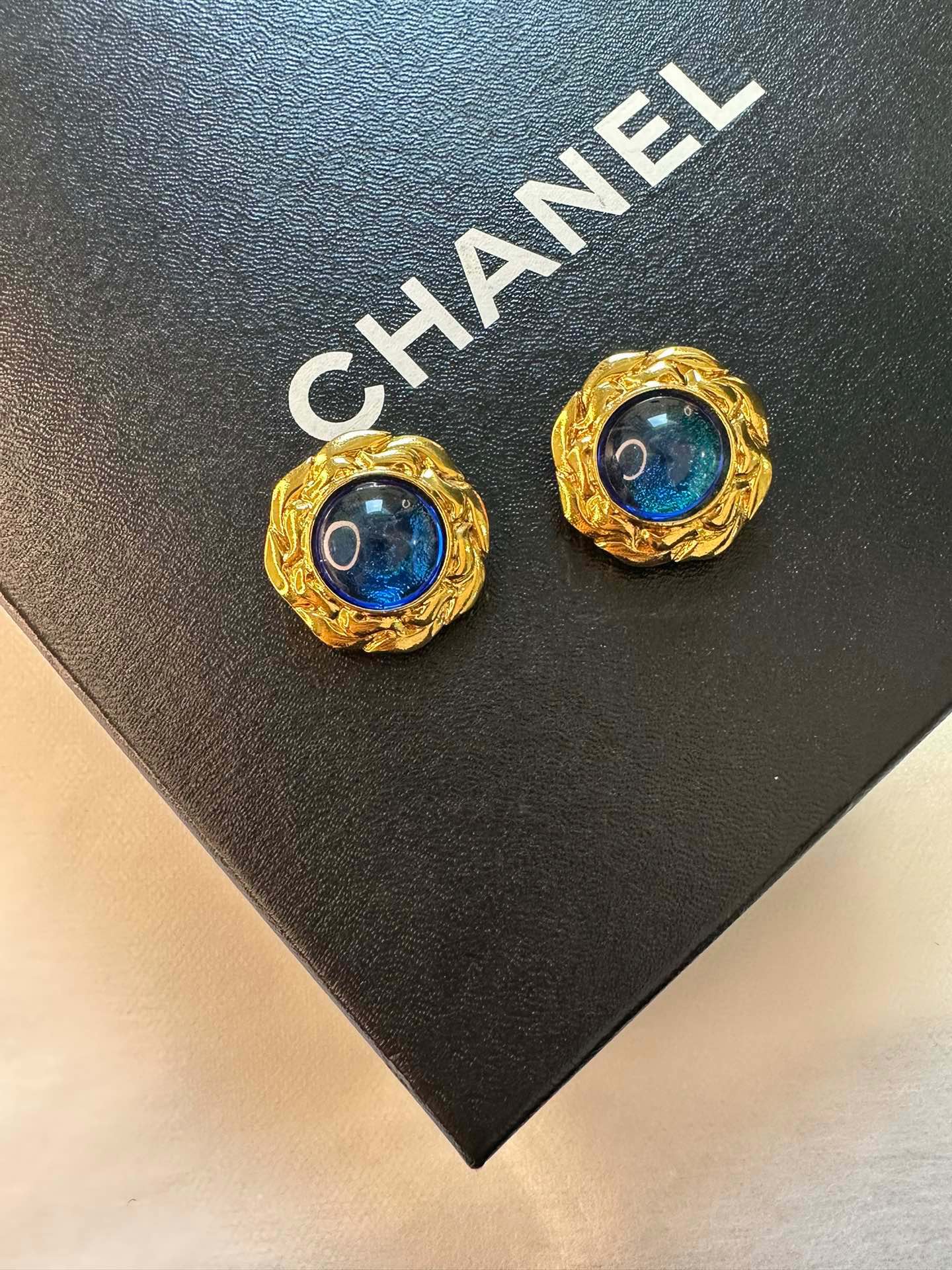 Pendientes azules de Chanel para mujer
