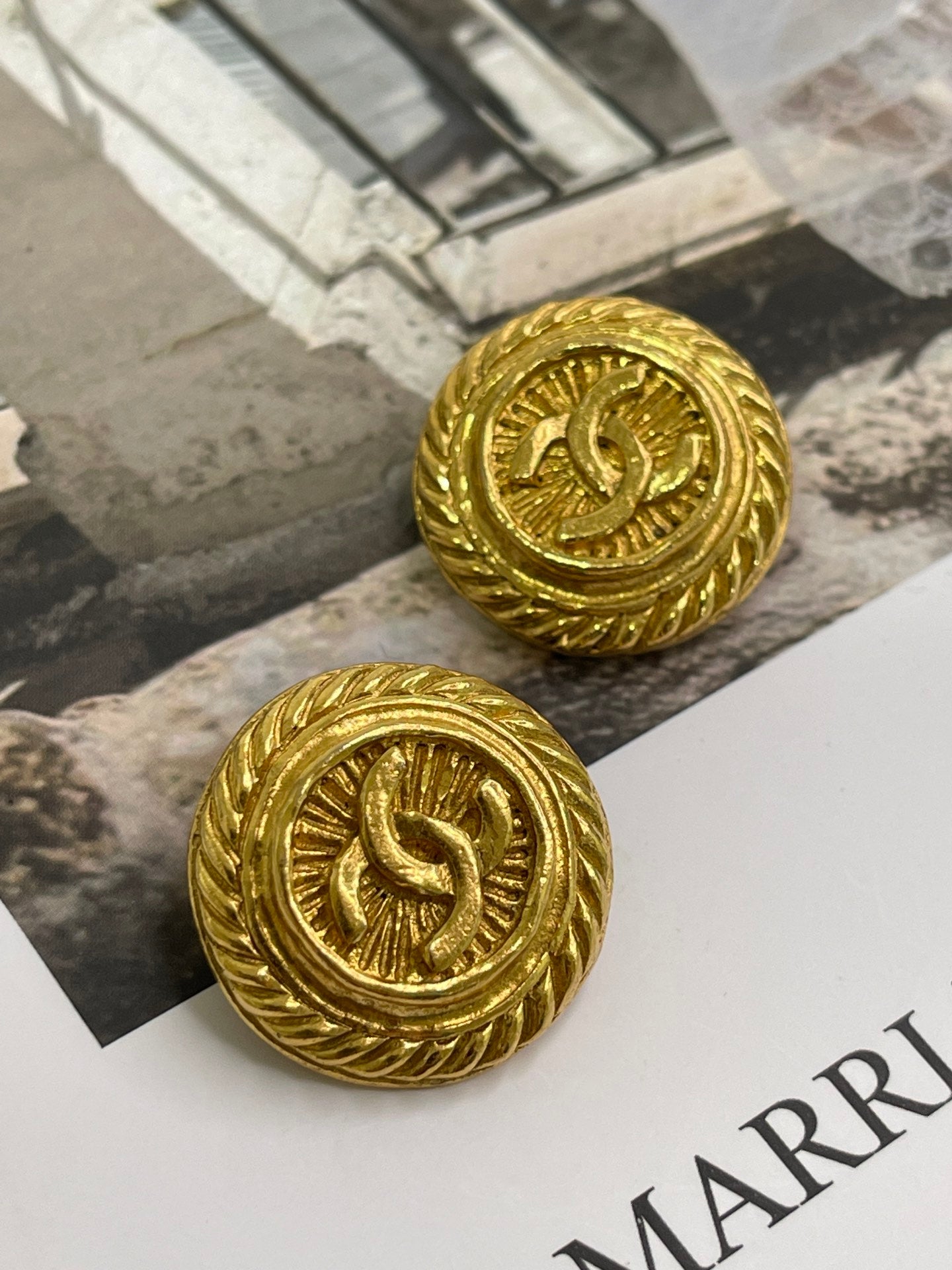 Pendientes Chanel Vintage Gold Round Coco Mark Dorados