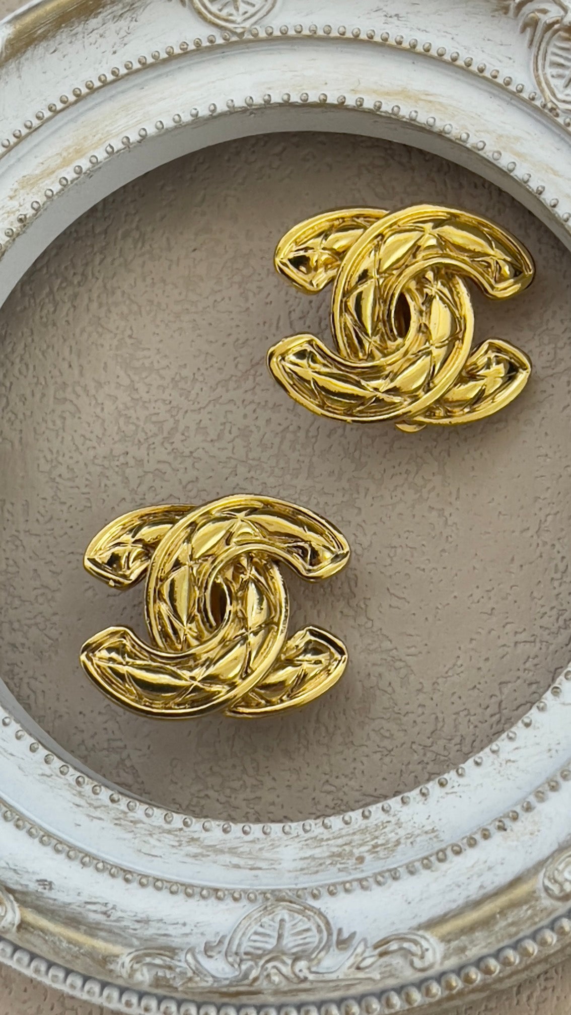 Broche CHANEL Chapado en Oro Matrasse COCO Marca Mujer Usado Auténtico