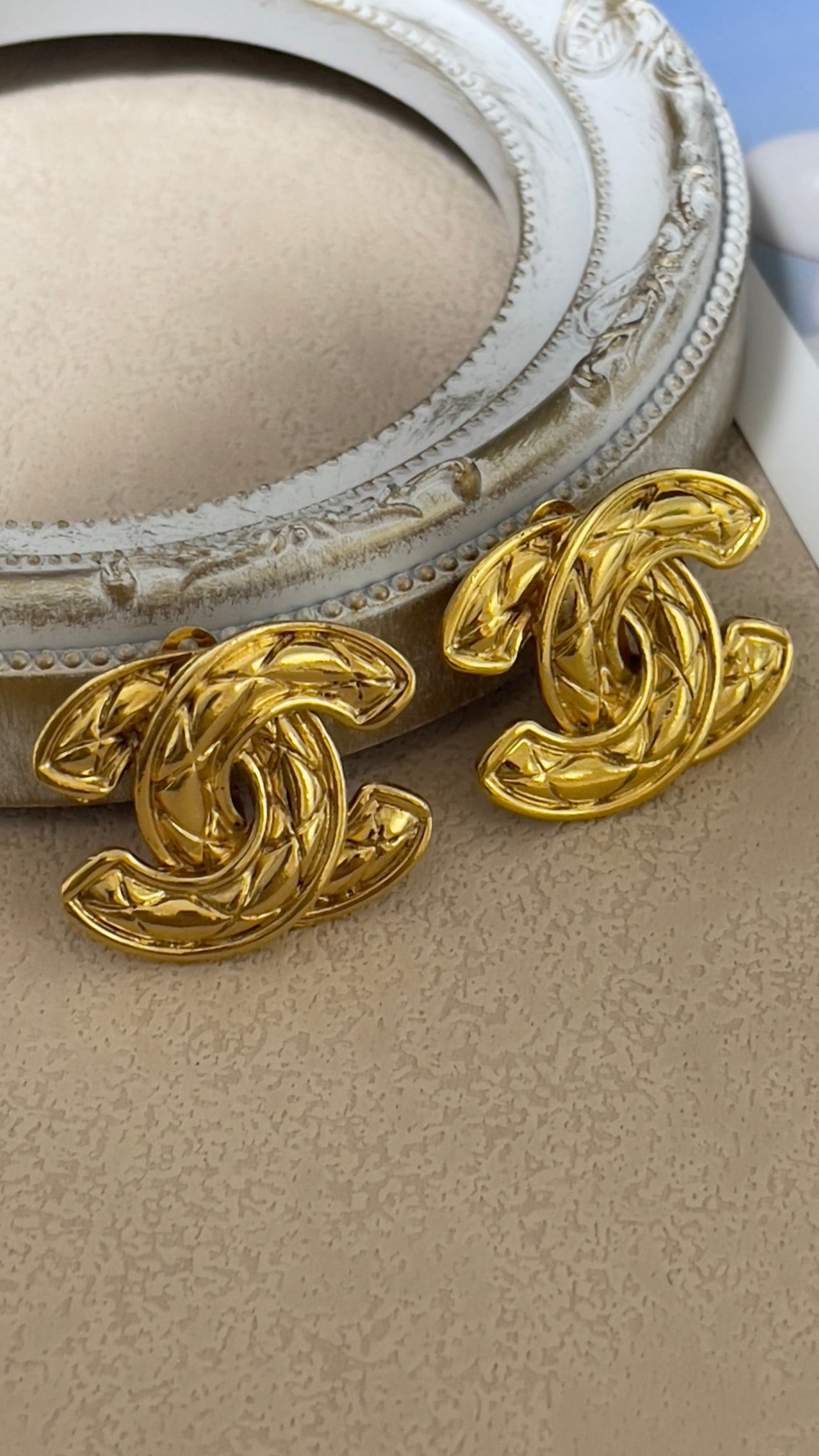 Broche CHANEL Chapado en Oro Matrasse COCO Marca Mujer Usado Auténtico