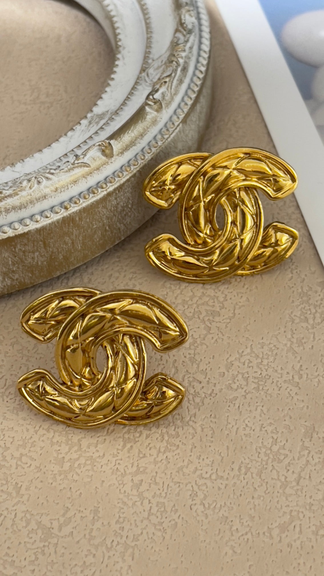 Broche CHANEL Chapado en Oro Matrasse COCO Marca Mujer Usado Auténtico