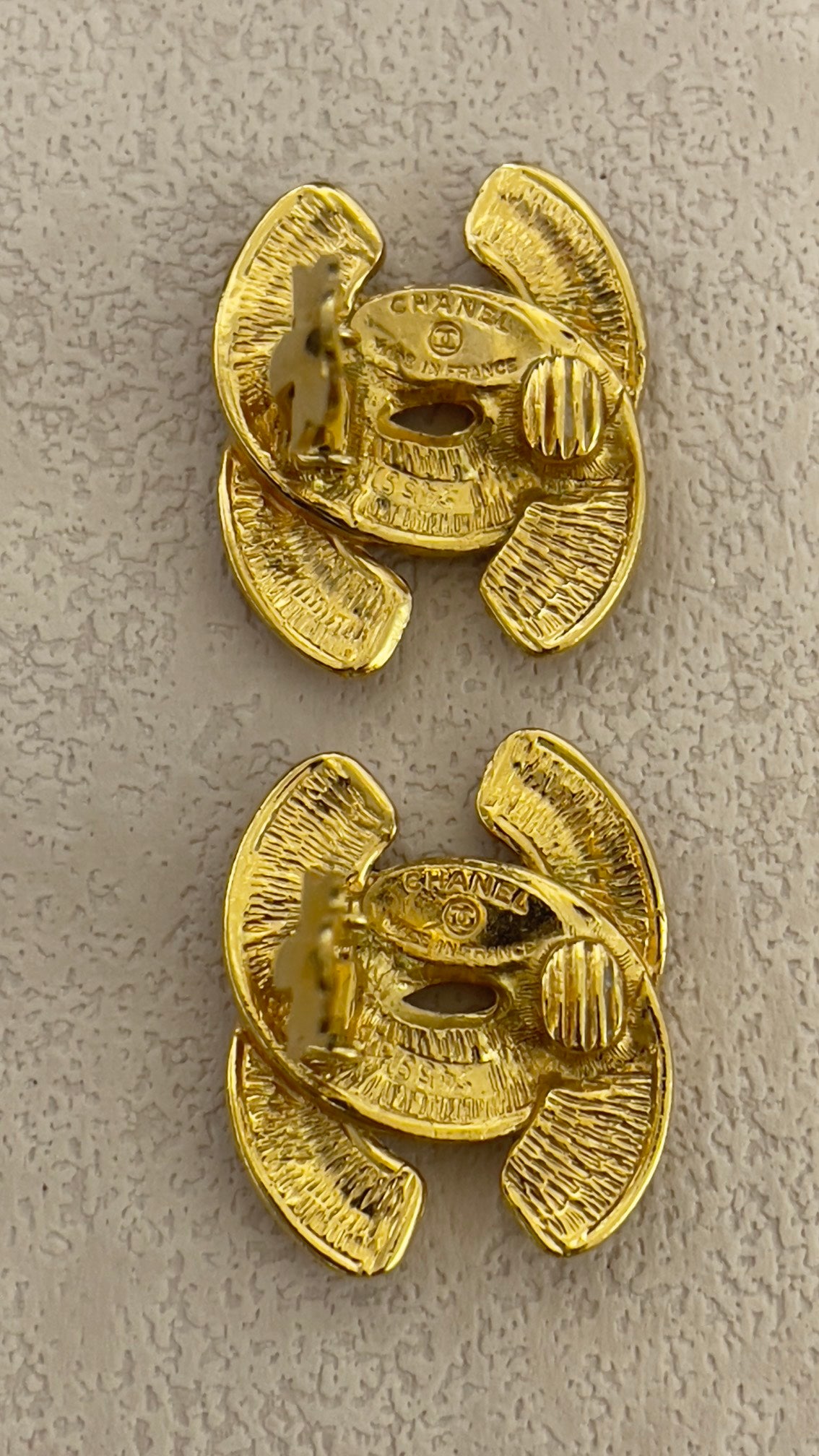 Broche CHANEL Chapado en Oro Matrasse COCO Marca Mujer Usado Auténtico