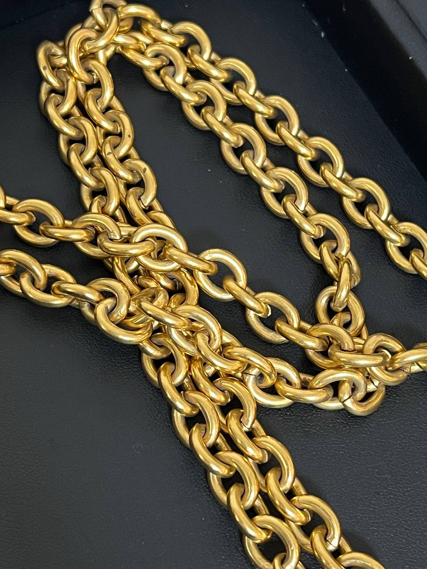 Collar CC dorado de Chanel