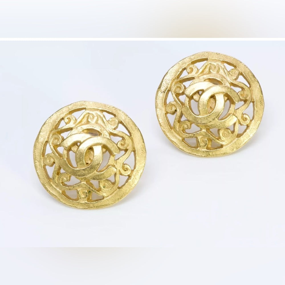 Chanel CC 1995 Gold Plated Round Earrings