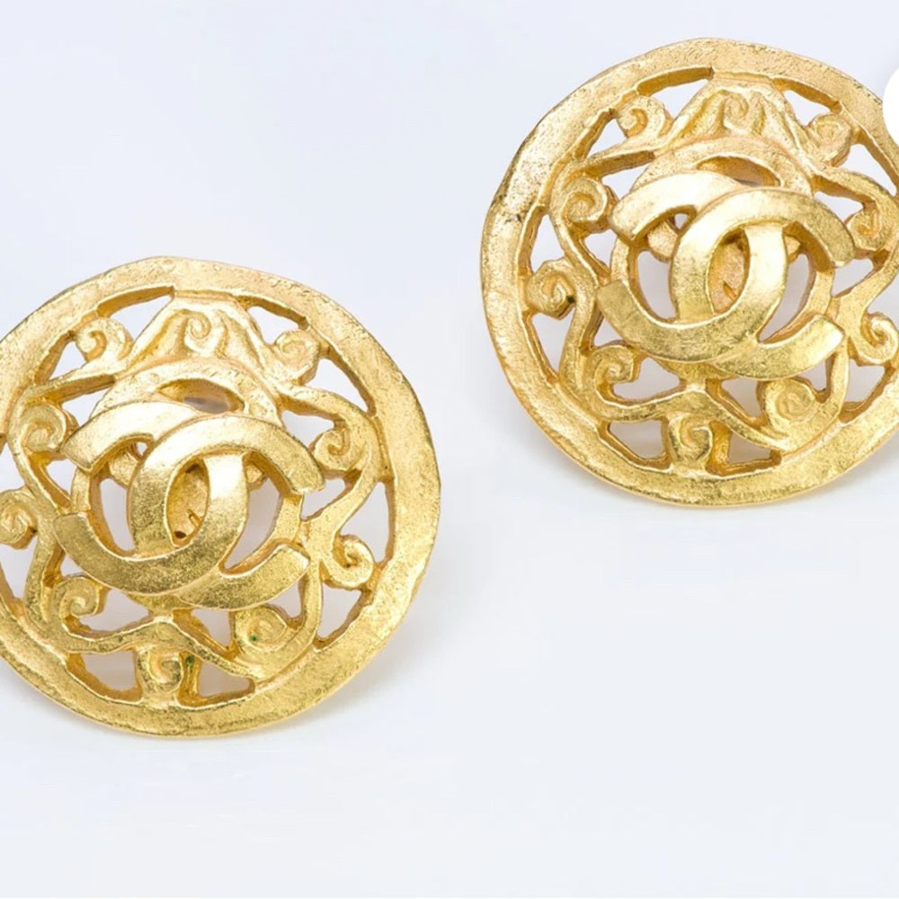 Chanel CC 1995 Gold Plated Round Earrings