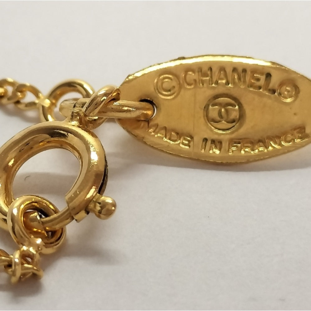 CHANEL Gold CC Logo Necklace Elegant Jewelry