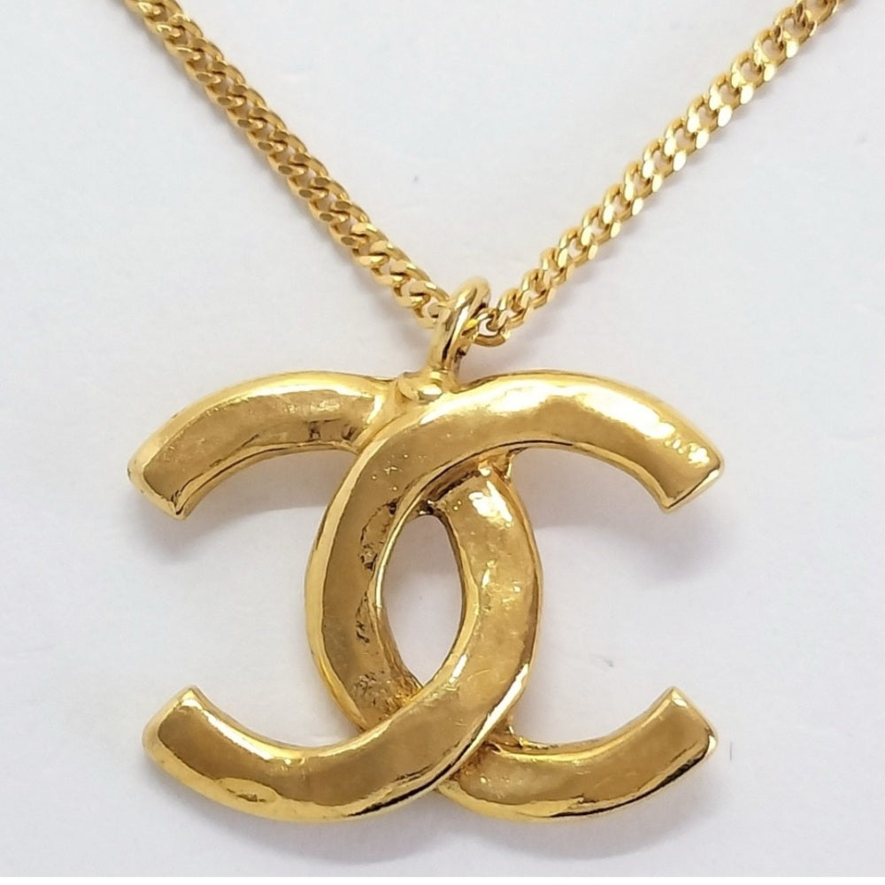 CHANEL Gold CC Logo Necklace Elegant Jewelry