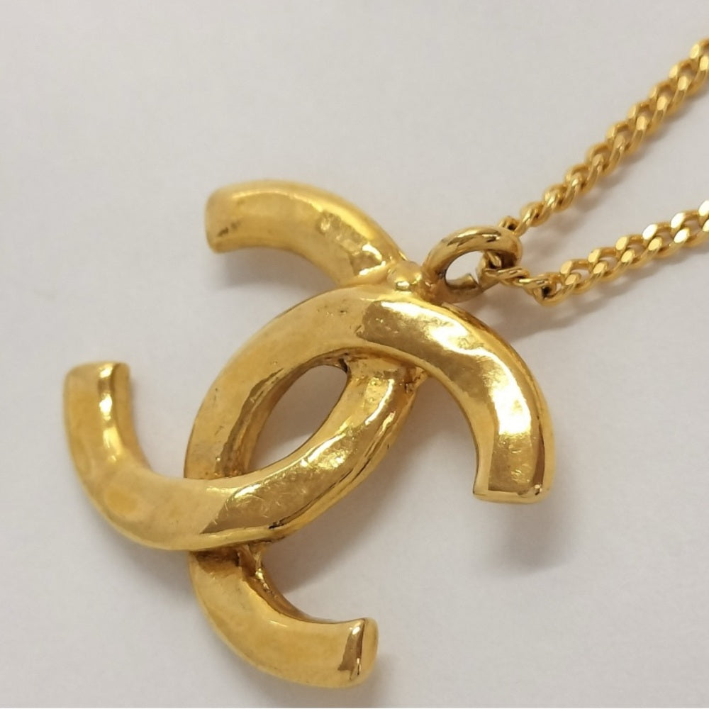 CHANEL Gold CC Logo Necklace Elegant Jewelry