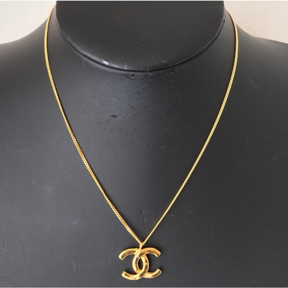 CHANEL Gold CC Logo Necklace Elegant Jewelry