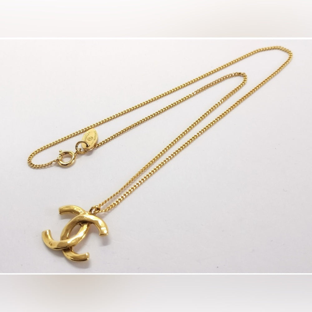 CHANEL Gold CC Logo Necklace Elegant Jewelry
