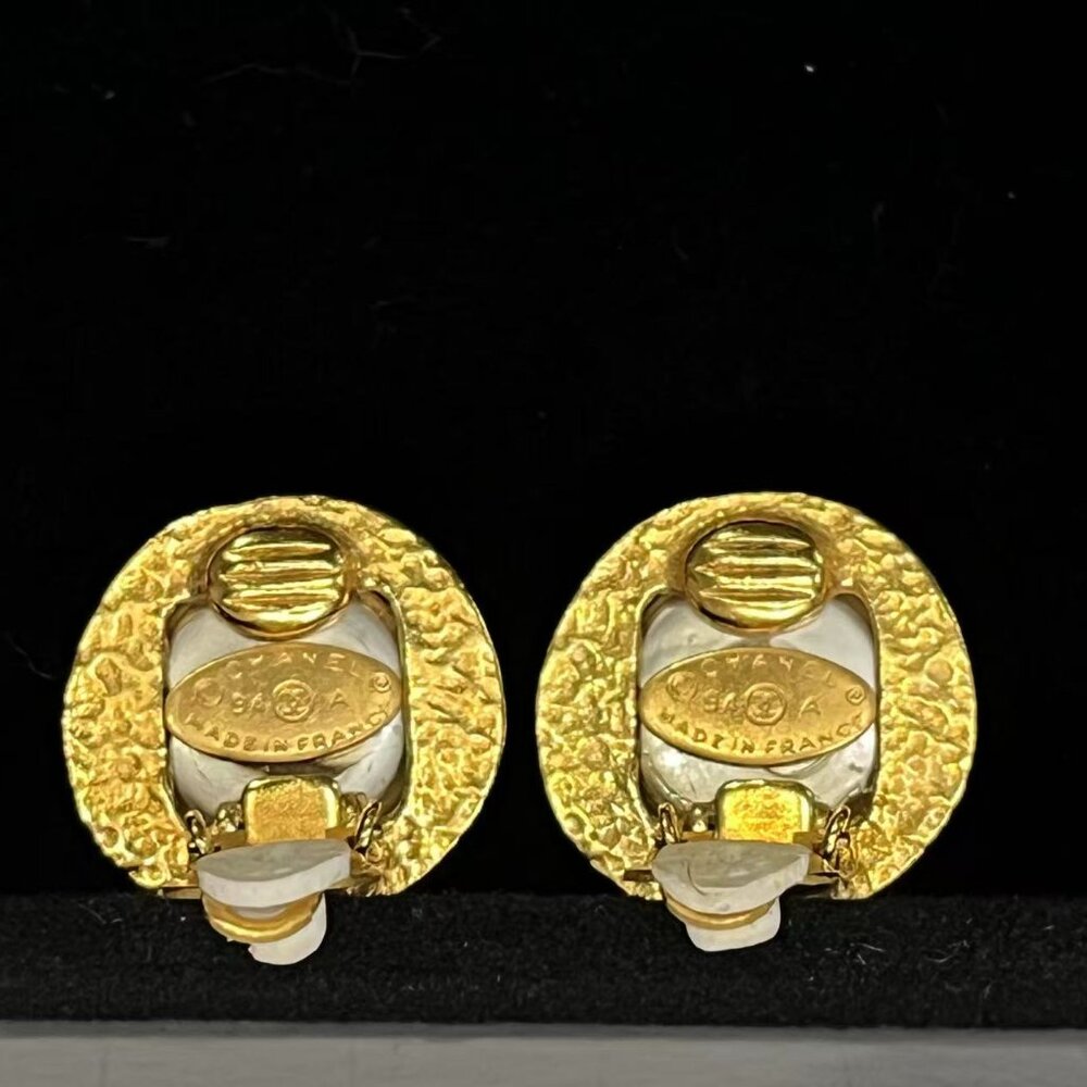 Chanel CC faux pearl and gold Earrings