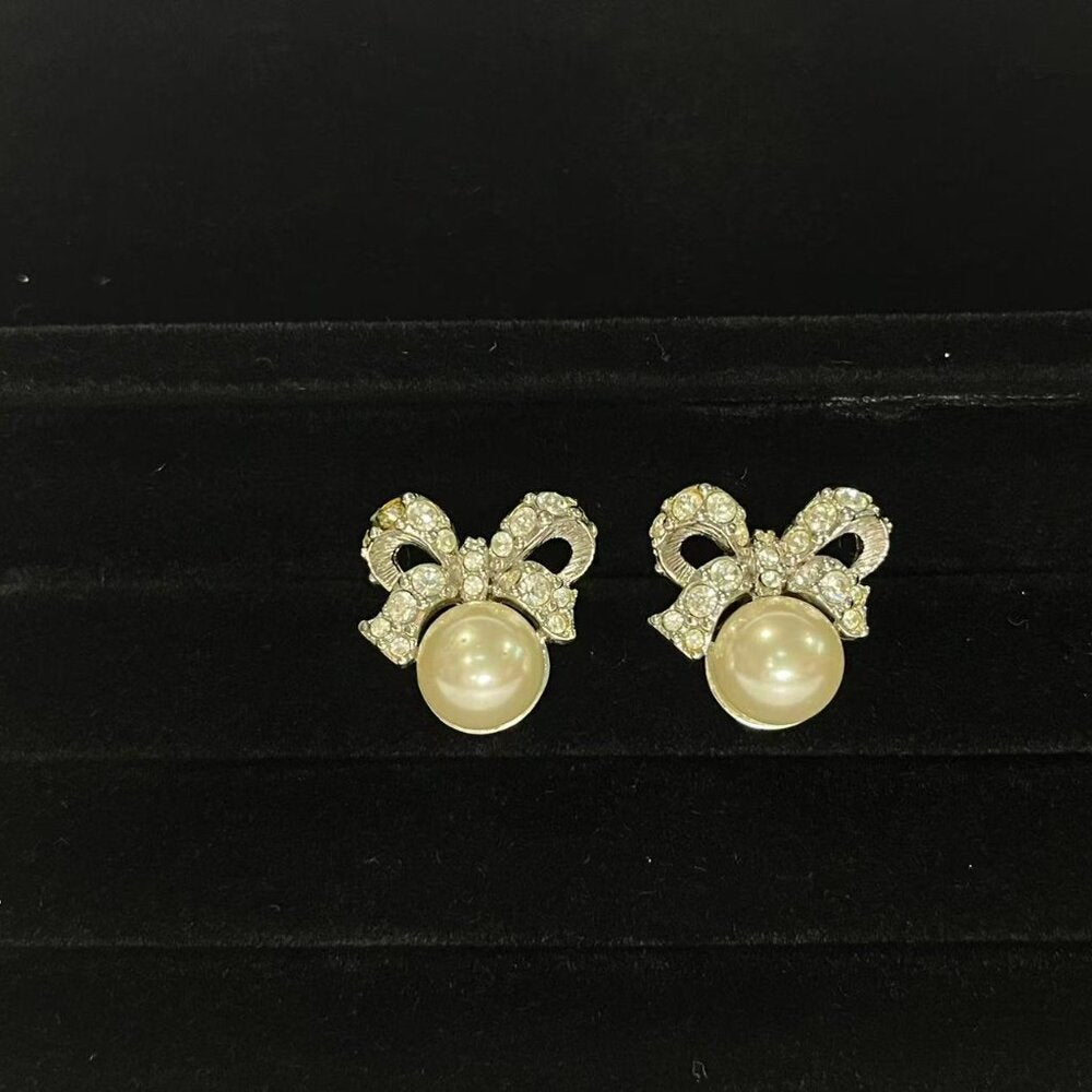Pearl earrings vintage