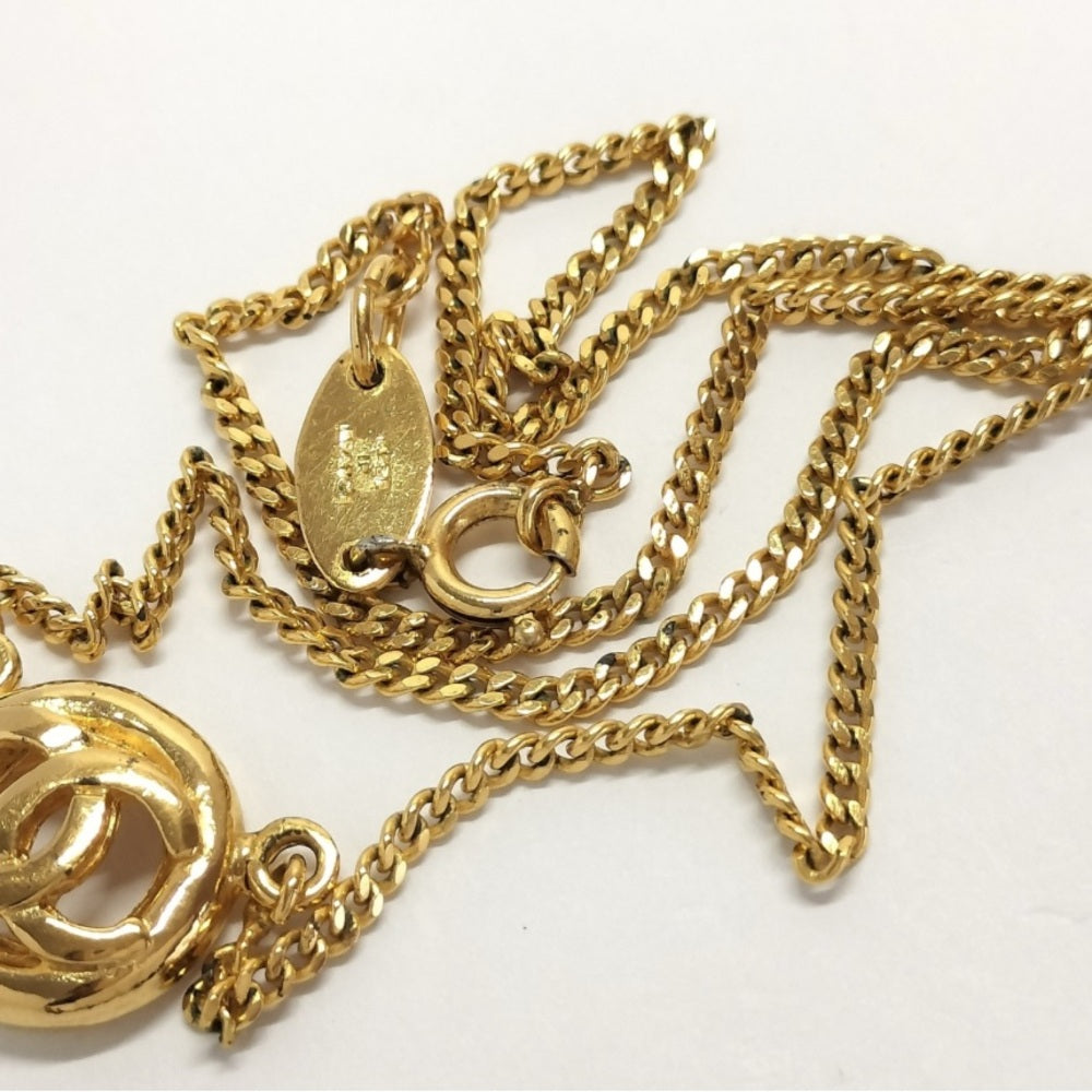 Chanel Elegant Gold Pendant Necklace