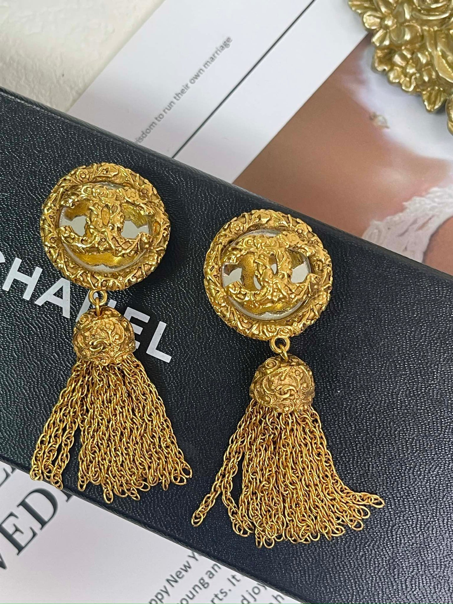CHANEL  CC gold-plated filigree clip earrings