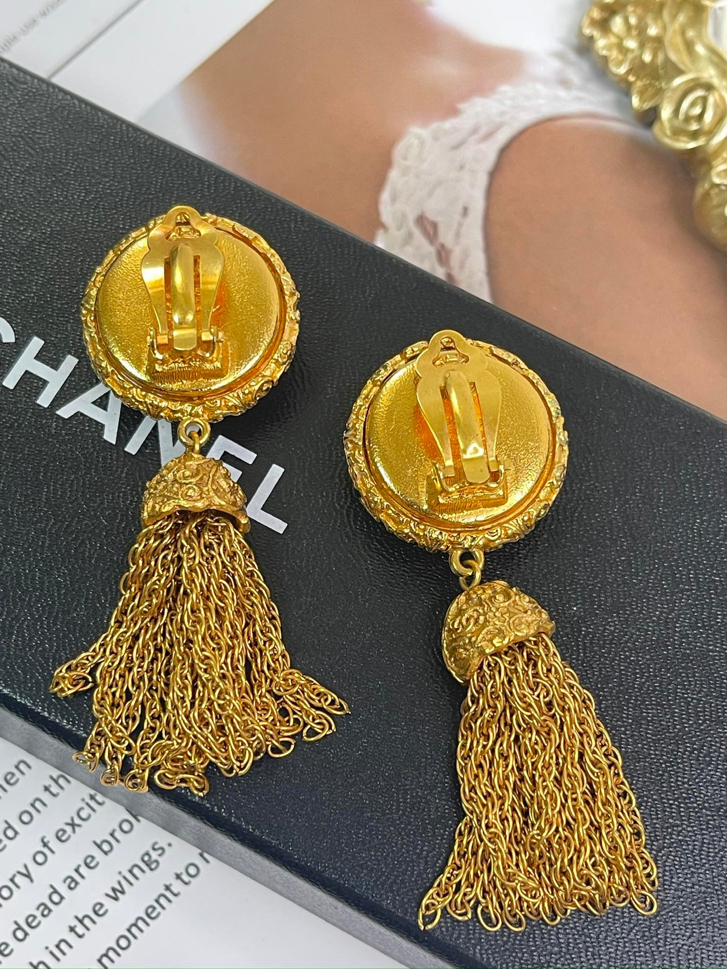 CHANEL  CC gold-plated filigree clip earrings