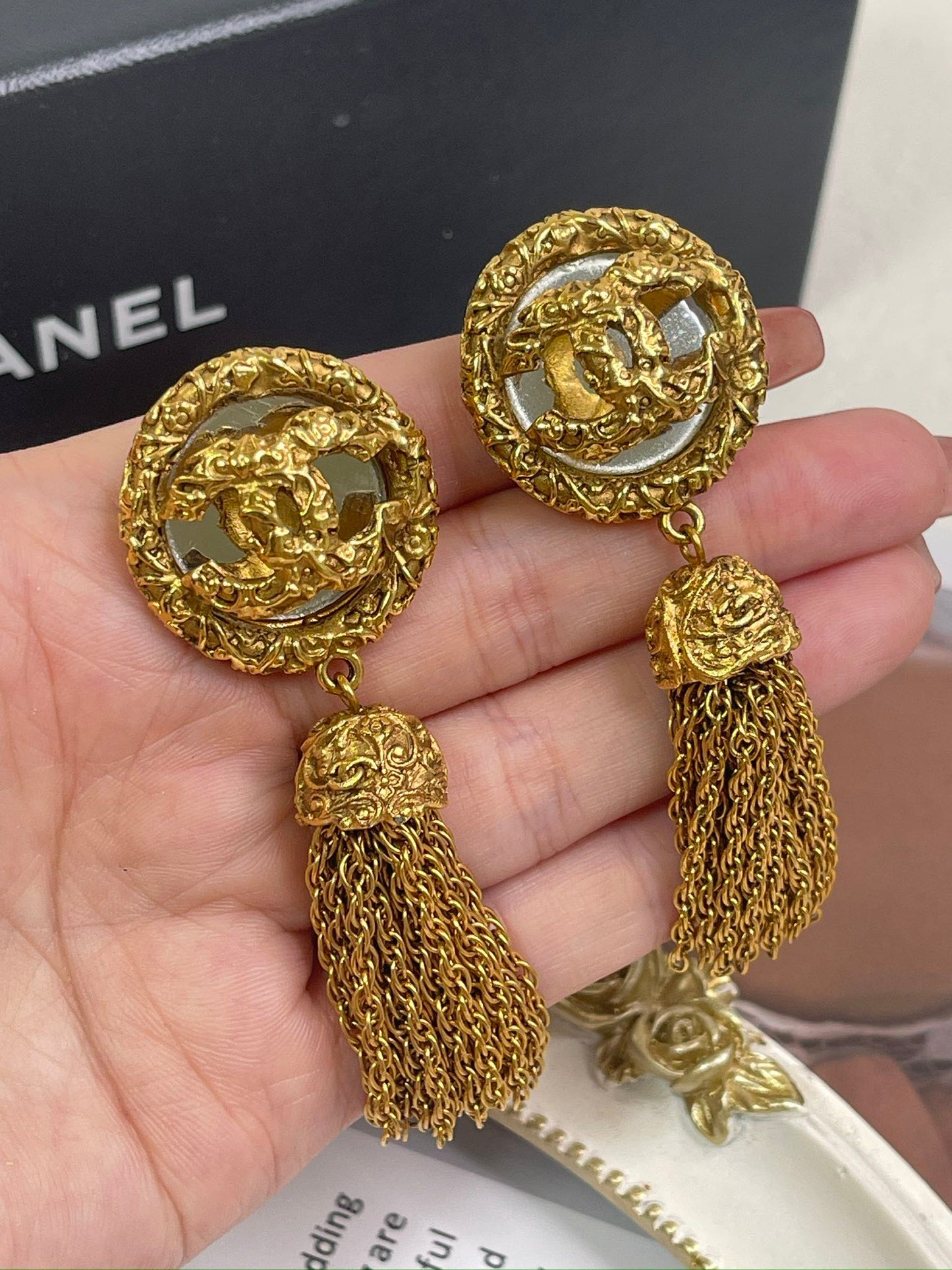 CHANEL  CC gold-plated filigree clip earrings