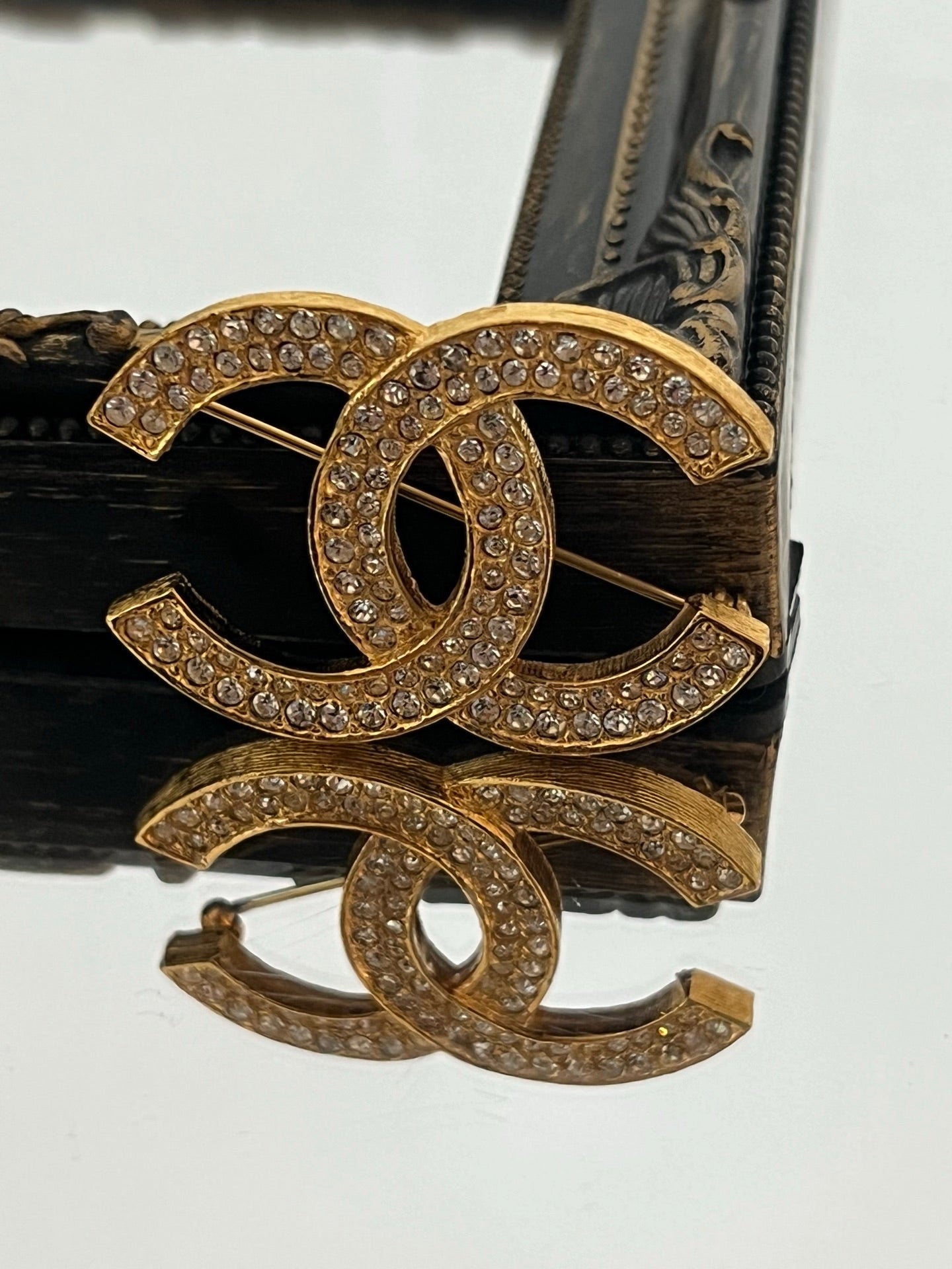 Chanel CC pin & brooche