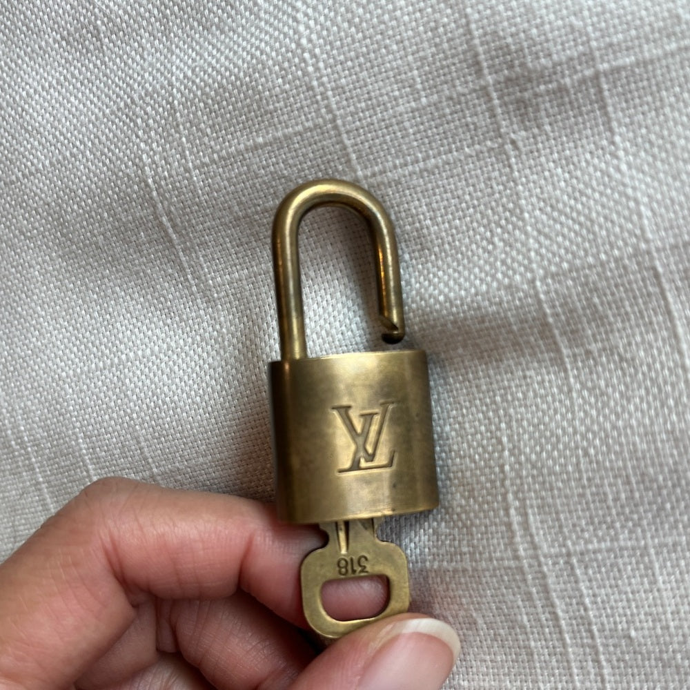 🔥Louis Vuitton bag lock and key