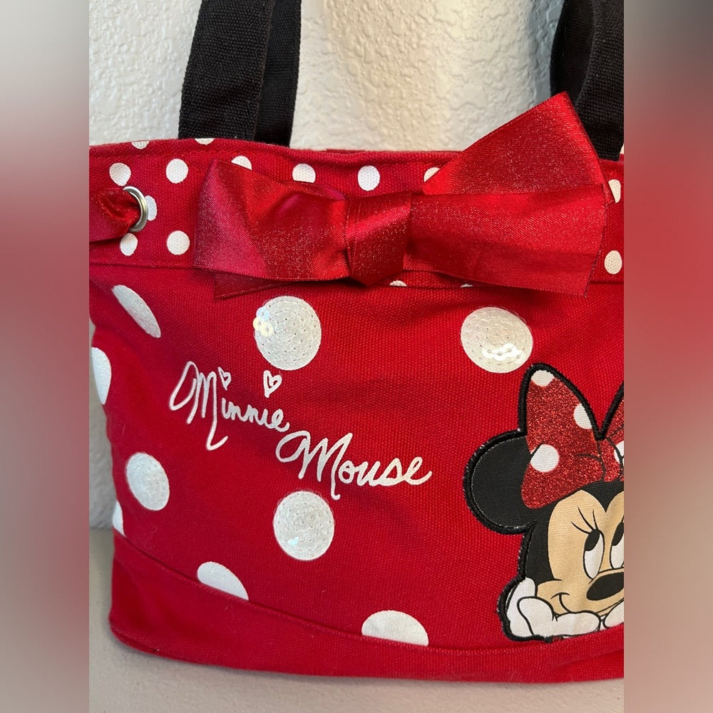 Bolso de mano de Minnie Mouse de Disney. Rojo con correas negras, lunares y cinta roja.