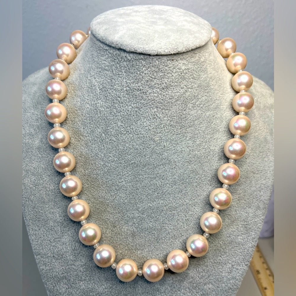 Imitation pearl necklace