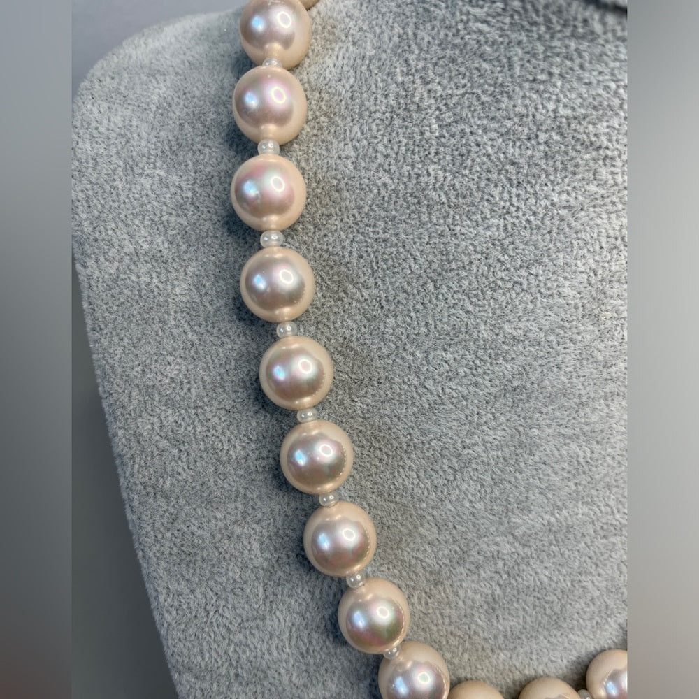 Imitation pearl necklace