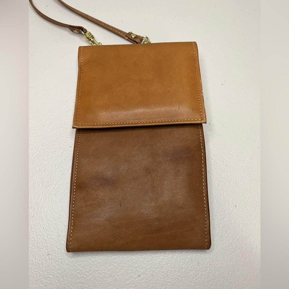 Cartera de cuero con cordón