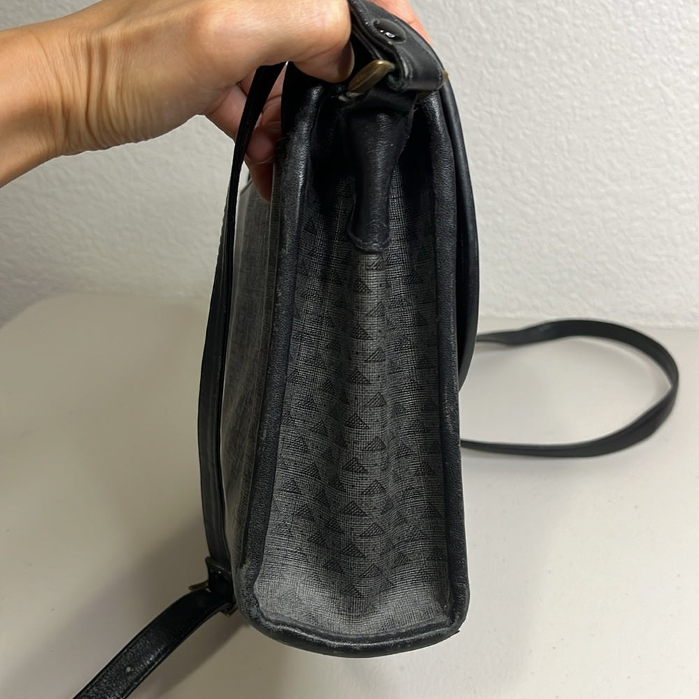 Bolso de mano vintage Liz Claiborne con logo en forma de triángulo gris, bolso cruzado, años 80