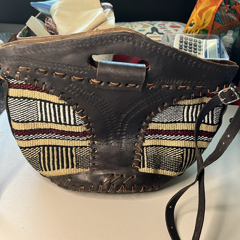 Vintage Large Beige Black Sisal Straw Purse with Leather Closure and Strap