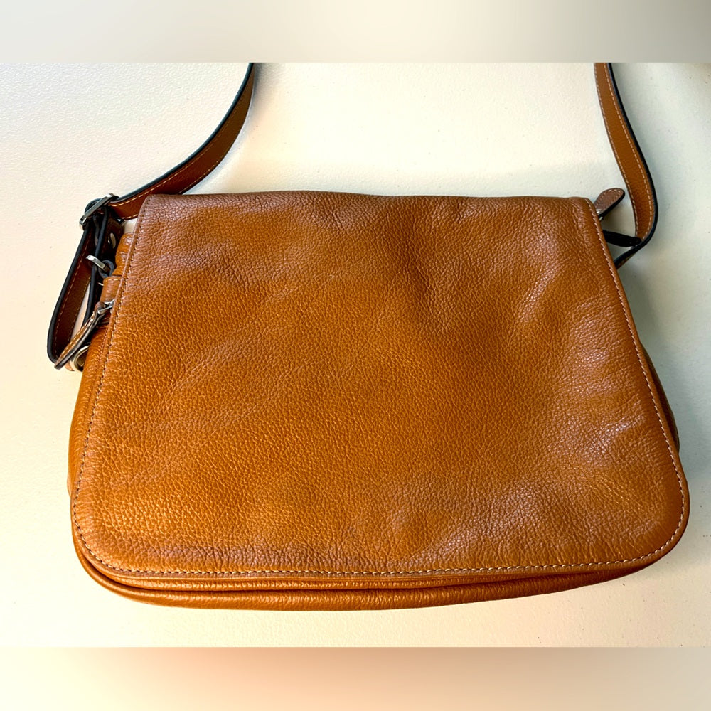 Bella woman’s crossbody leather bag