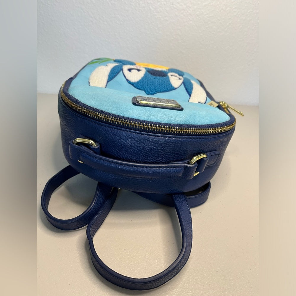 Mochila de chenilla con diseño de piña de Disney Lilo &amp; Stitch de Loungefly, nueva en plástico