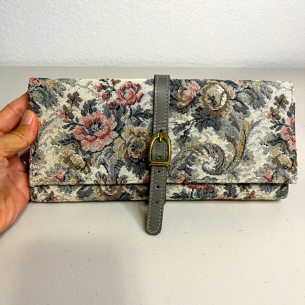 Muy bonita cartera vintage gris rosa