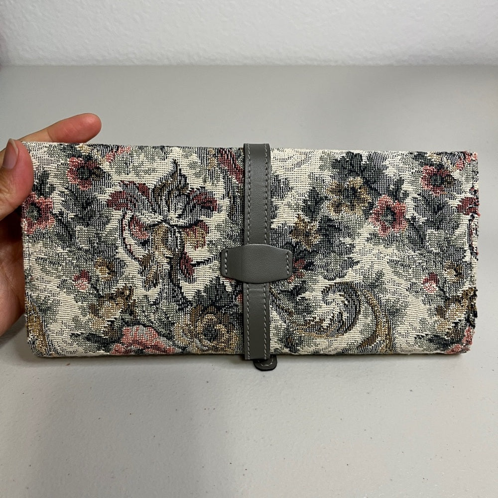 Muy bonita cartera vintage gris rosa