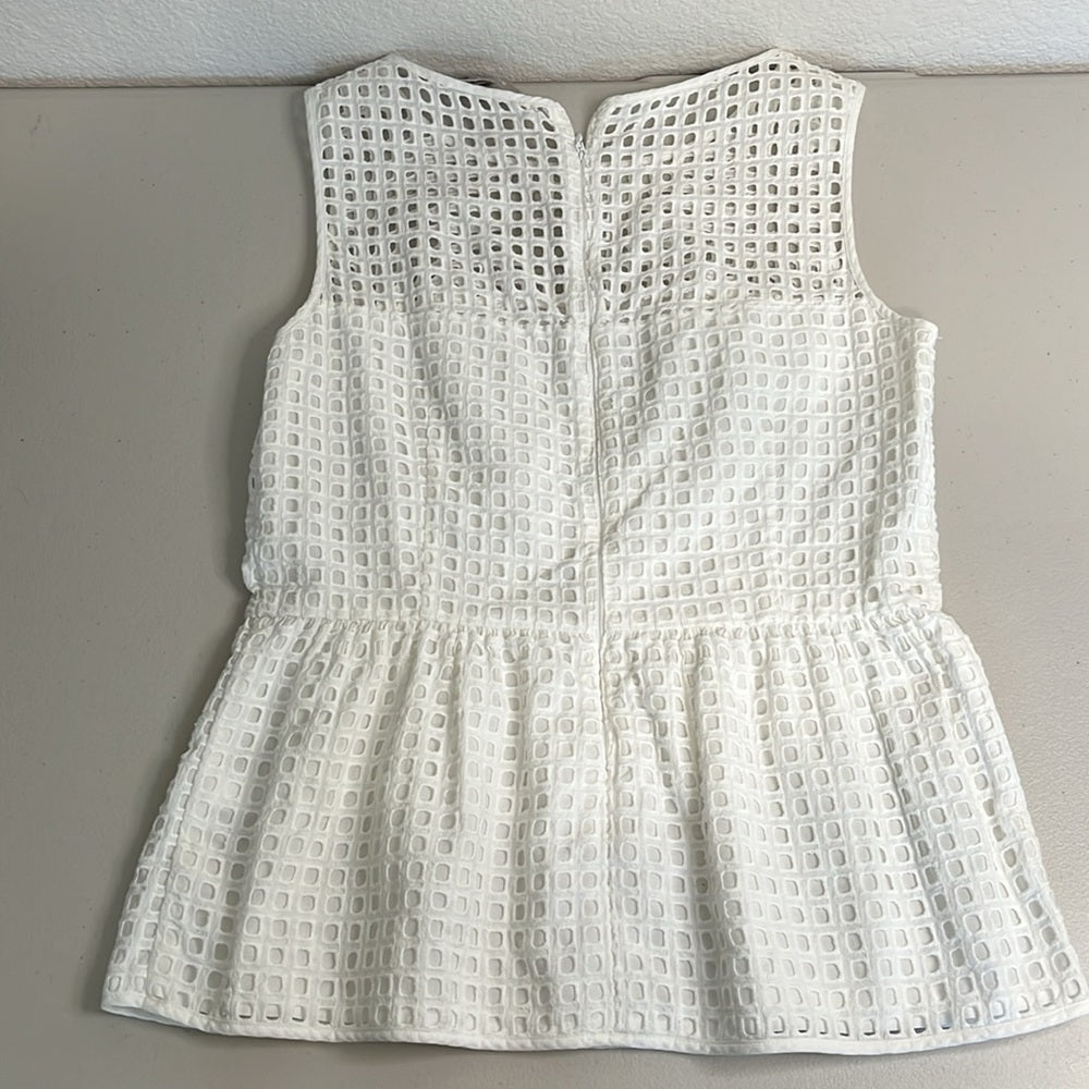 Blusa peplum con ojales en color blanco de Banana Republic