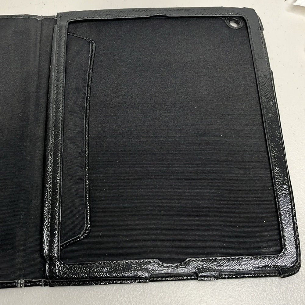 Funda acolchada para iPad y tableta Coach Signature. Color negro. Logotipo de Coach