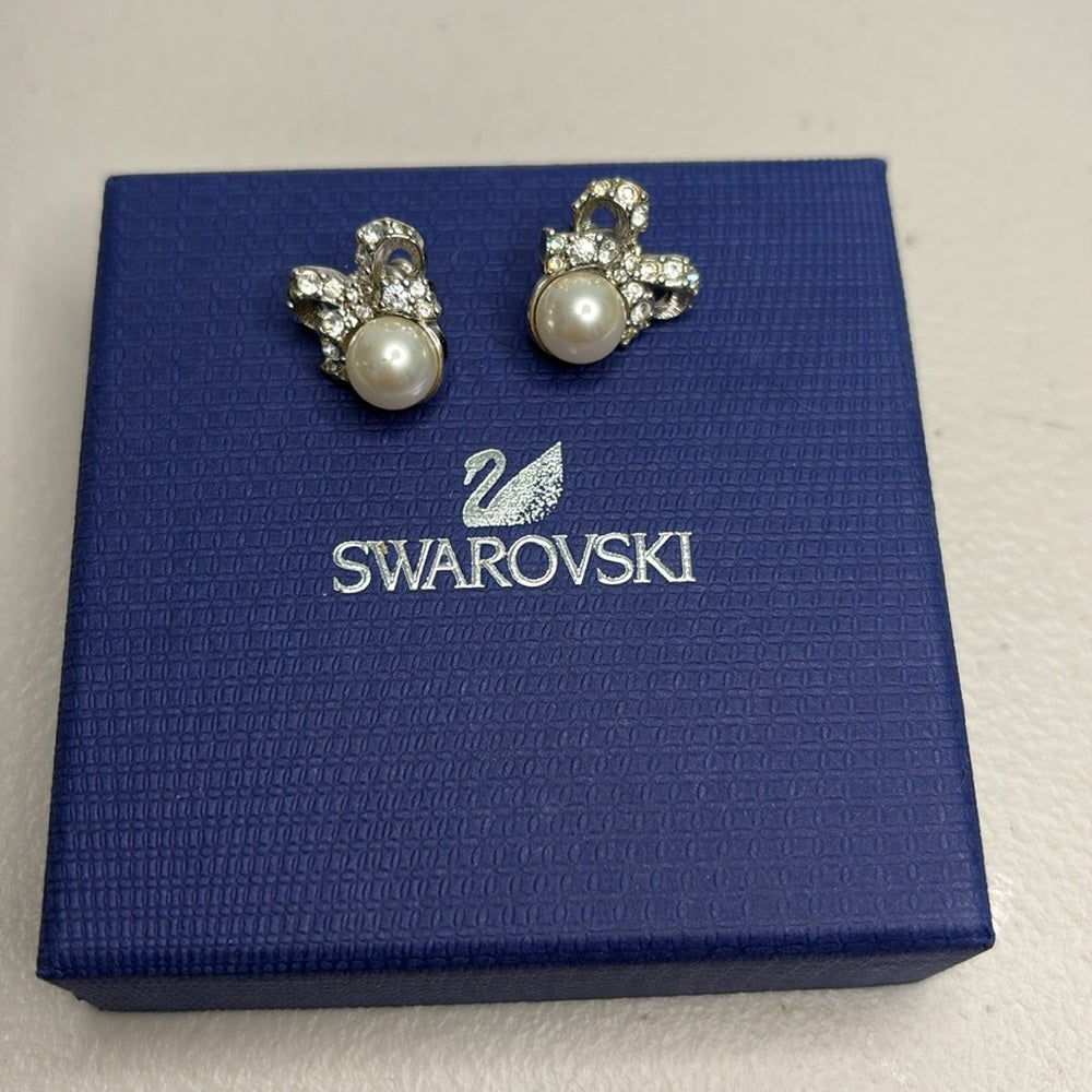 Pendientes de botón con perlas de cristal y flores de SWAROVSKI auténticos en caja original vintage