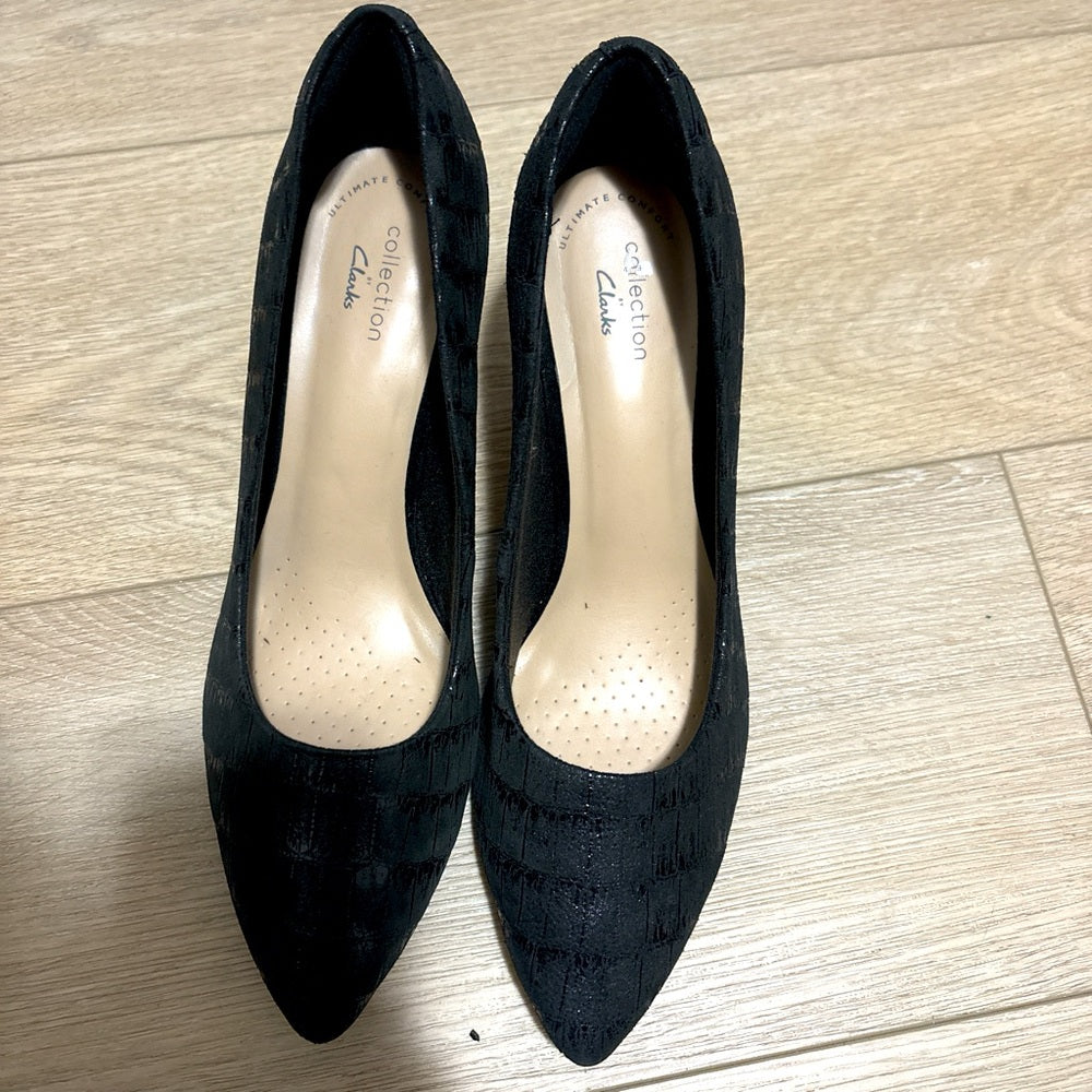 CLARKS COLLECTION ULTIMATE COMFORT BLACK SUEDE POINTED TOES 2" PUMPS SIZE 8.5