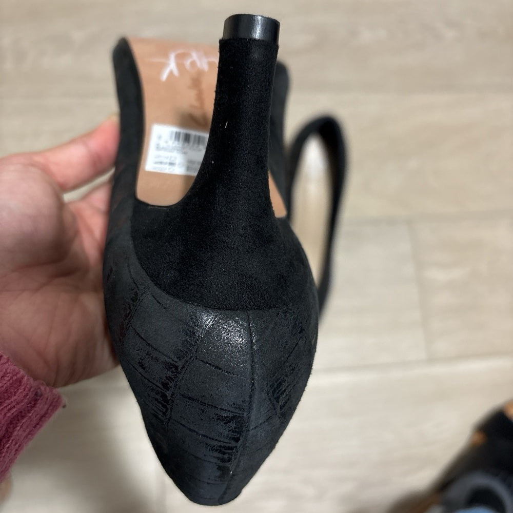 ZAPATOS DE TACÓN DE 2 PULGADAS CON PUNTA DE ANTE NEGRO ULTIMATE COMFORT DE LA COLECCIÓN CLARKS, TALLA 8.5