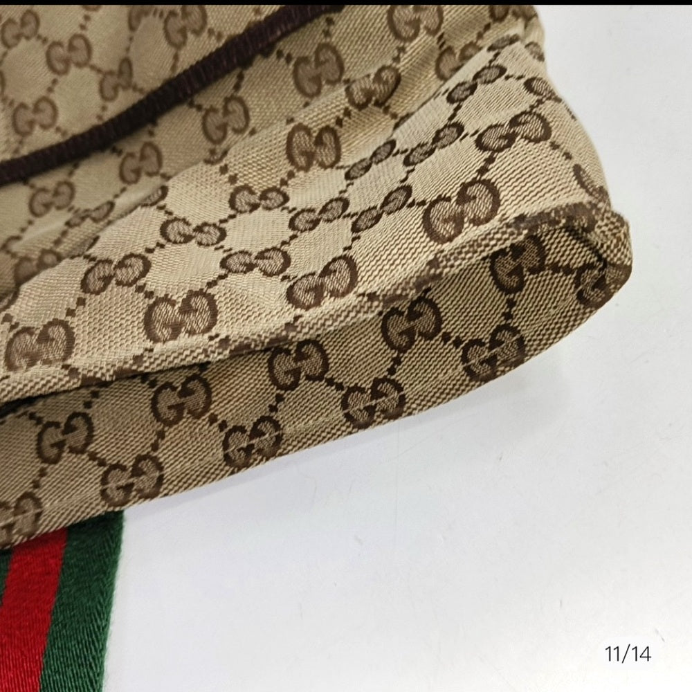 米色和棕色 GG 帆布 Gucci 尿布包