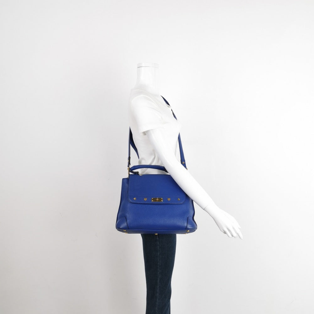 Bolso pequeño con solapa y asa superior de piel granulada azul auténtico de MCM con correa para el hombro