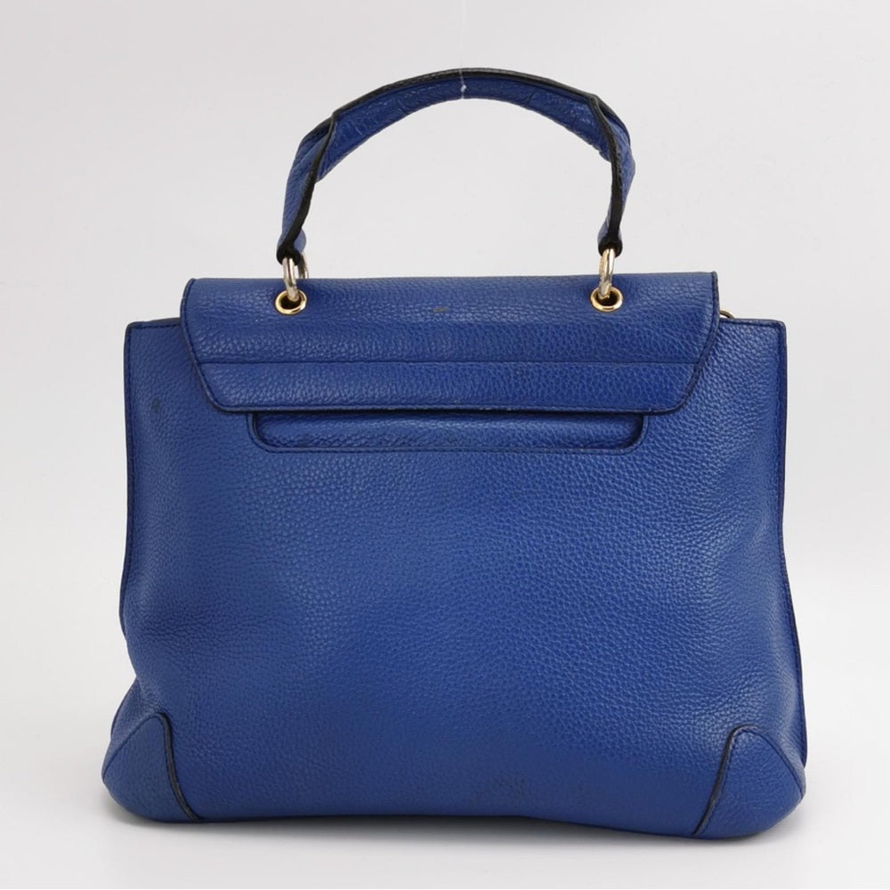 Bolso pequeño con solapa y asa superior de piel granulada azul auténtico de MCM con correa para el hombro