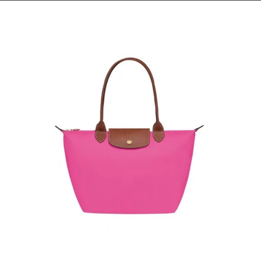 Bolso de mano rosa con detalles marrones