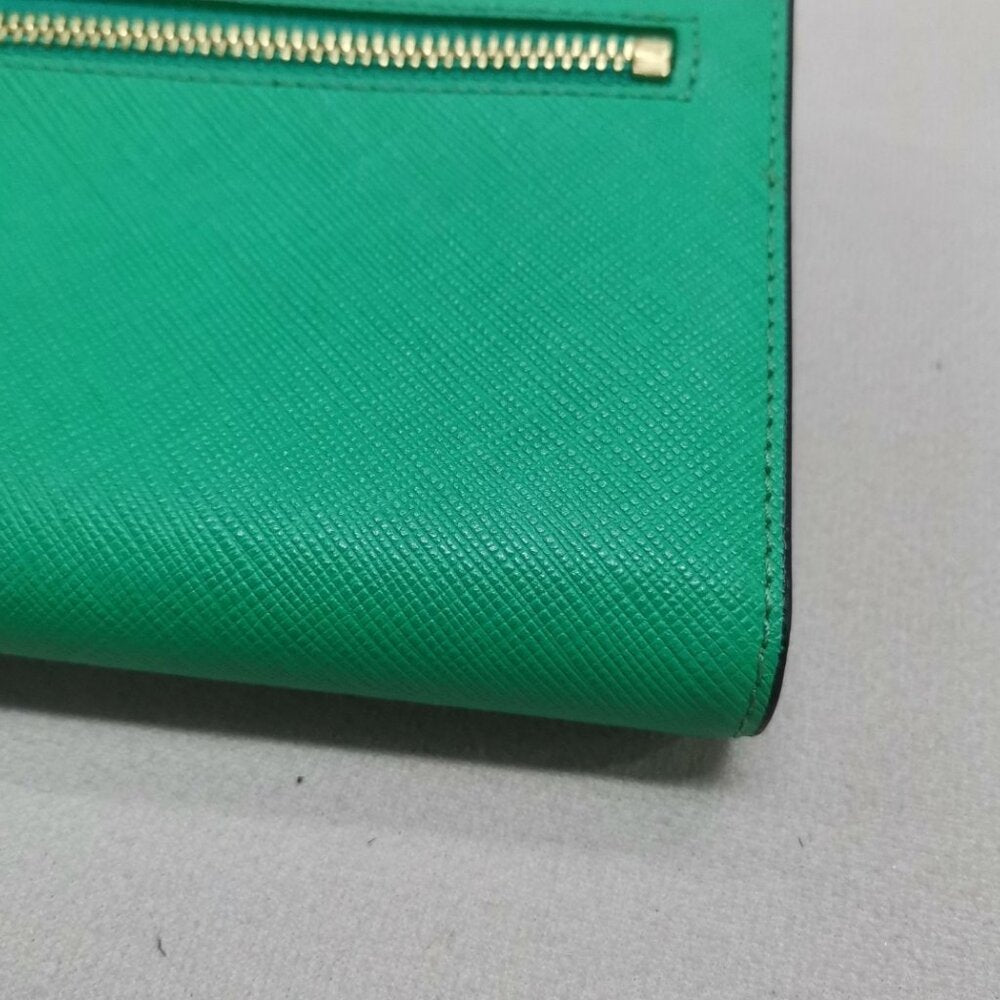 Cartera de piel verde MCM