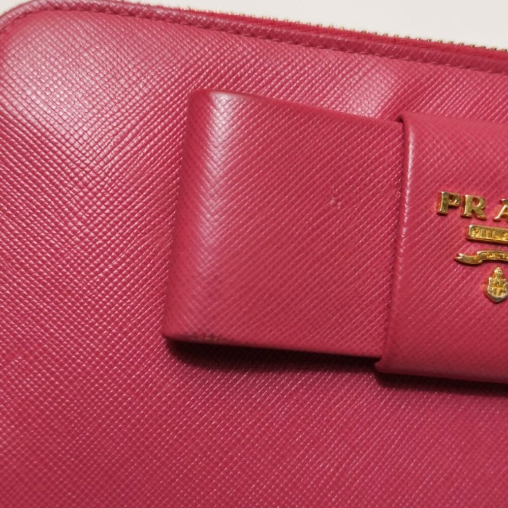 Cartera de piel de vaca con lazo rosa de Prada