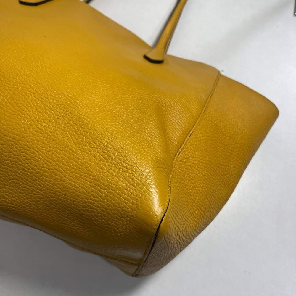 Gucci Leather Swing Medium