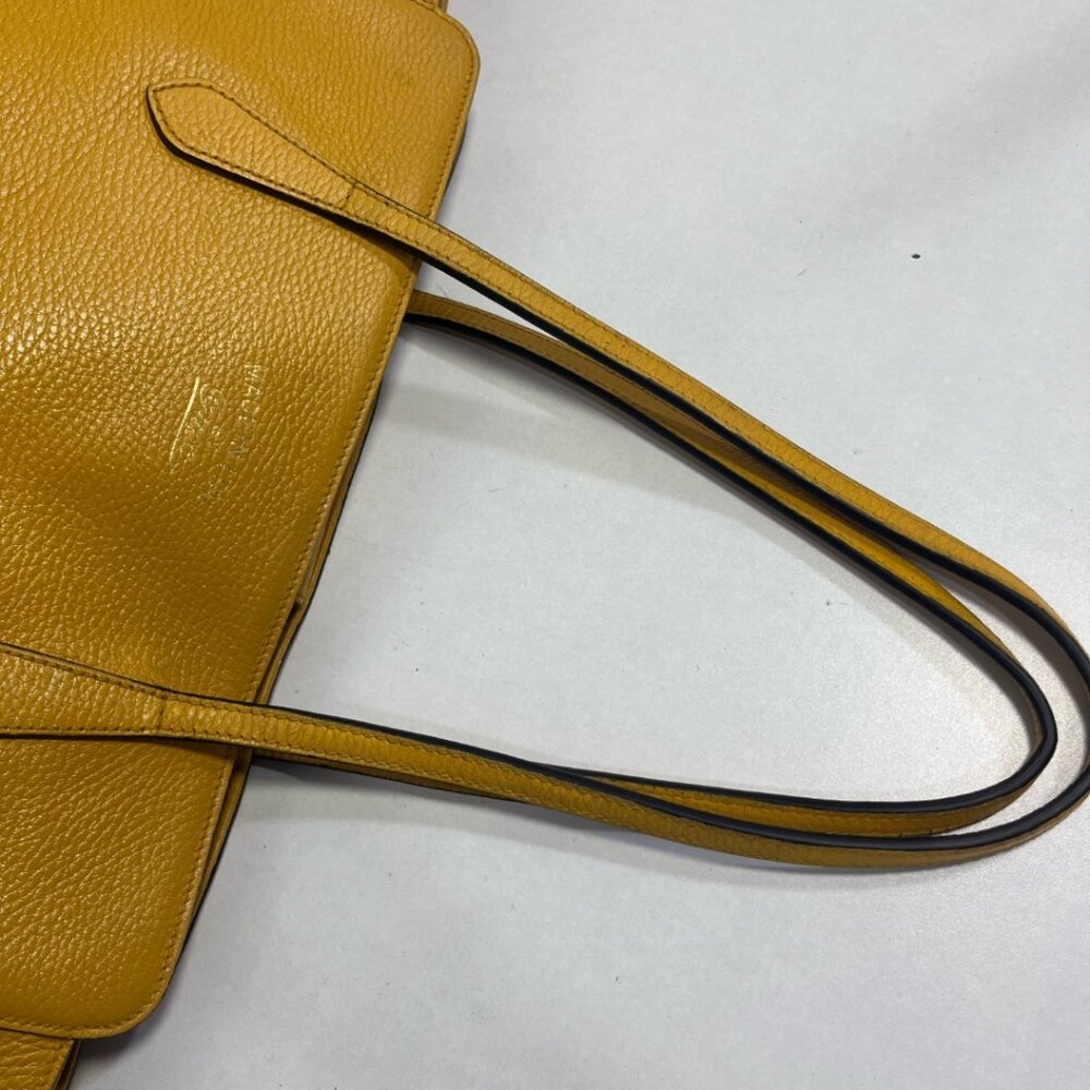 Gucci Leather Swing Medium