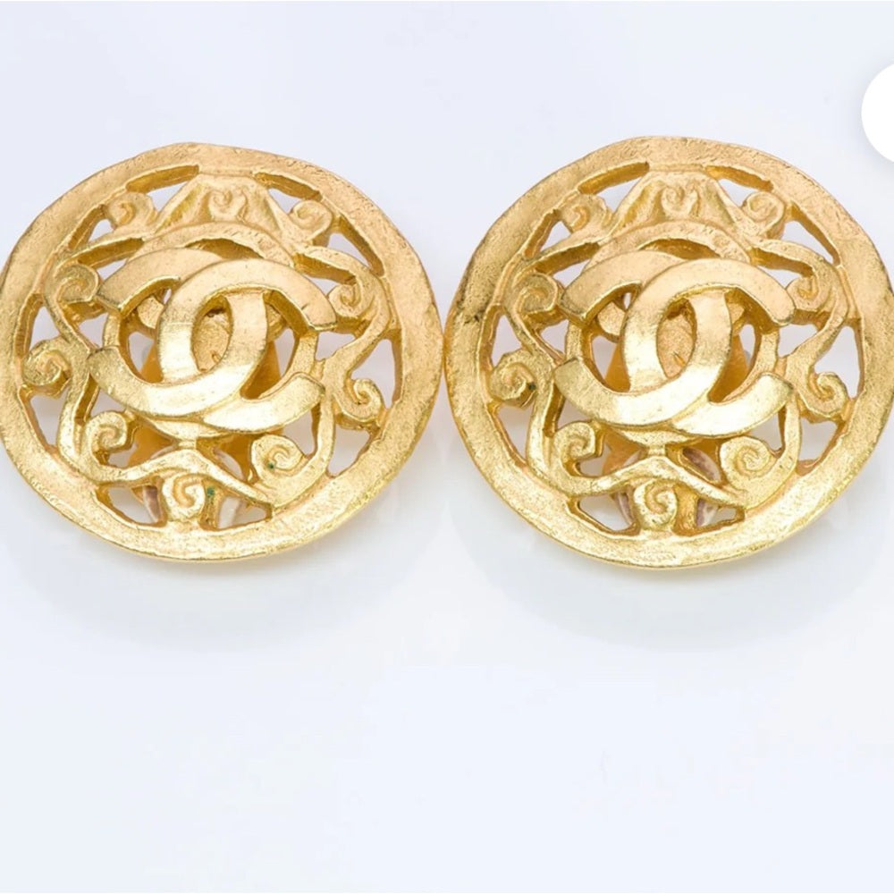 Chanel CC 1995 Gold Plated Round Earrings