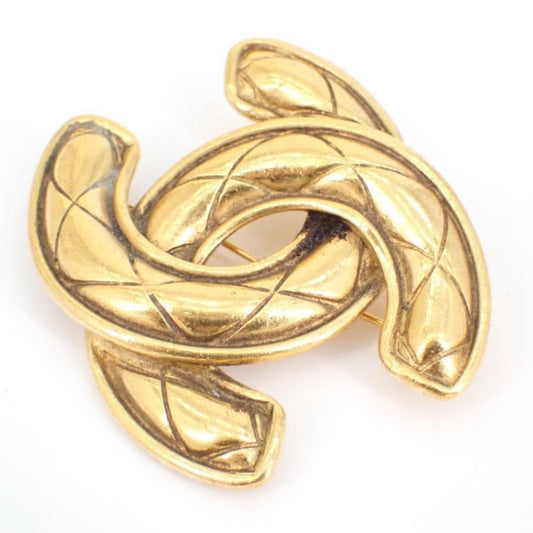 CHANEL Gold Brooch Iconic Interlocking CC Design