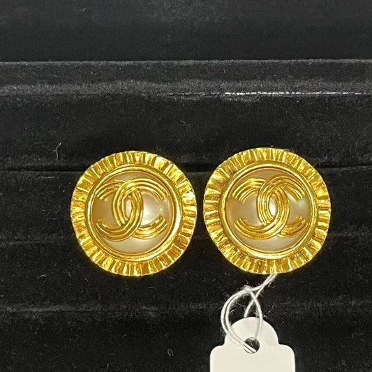 Chanel CC faux pearl and gold Earrings