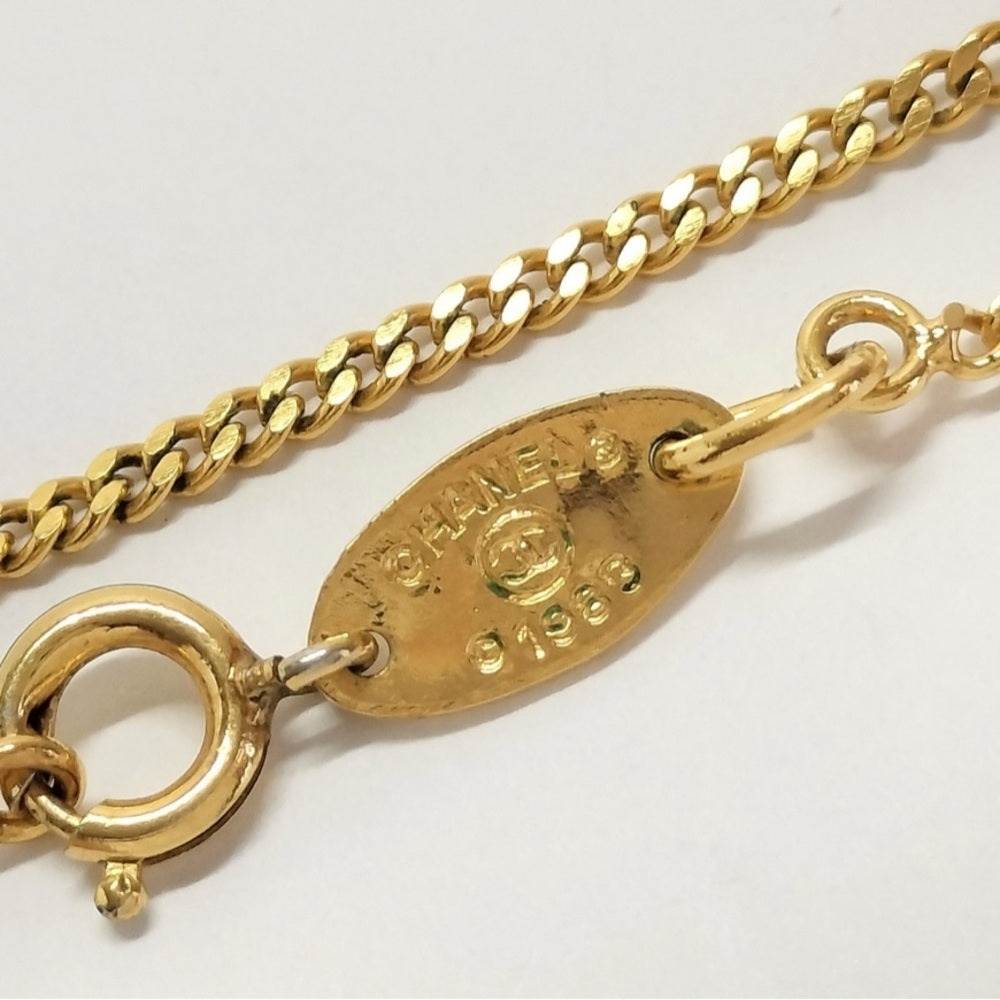 Chanel Elegant Gold Pendant Necklace