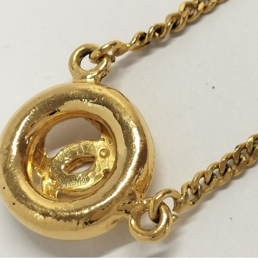 Chanel Elegant Gold Pendant Necklace